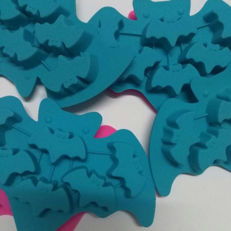 Multifuntional Food Grade Silicone Molds Bat Shape Baking Tray Baking Accessory Suitable for Baking Cake and Making Ice
