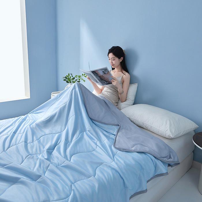 Cool Silk Summer Quilt: Air Conditioning-Ready, Ice Silk, Machine Washable, Solid Color Throw Blanket