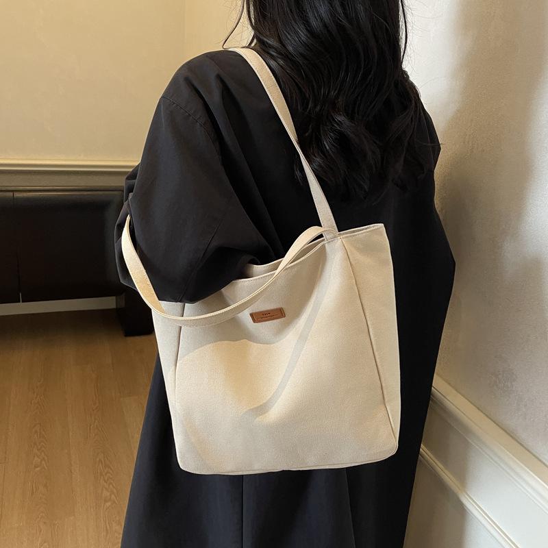 2025 Autumn and Winter New Fashion Trend Shoulder Bag Niche Casual Personalized Tote Bag Women's Large-capacity Bag