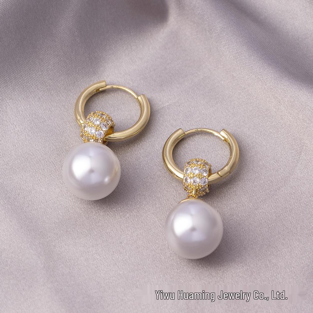 

Exquisite Retro Zircon Pearl Ear Cuffs: Unique, Trendy, High-End Stud Earrings for Women