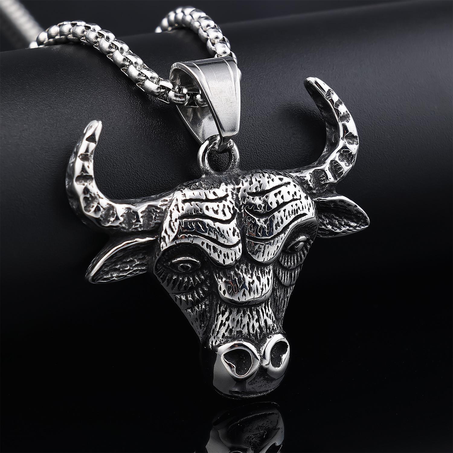 Retro titanium steel bull head titanium steel pendant personalized three-dimensional bull relief men s fashion trend pendant