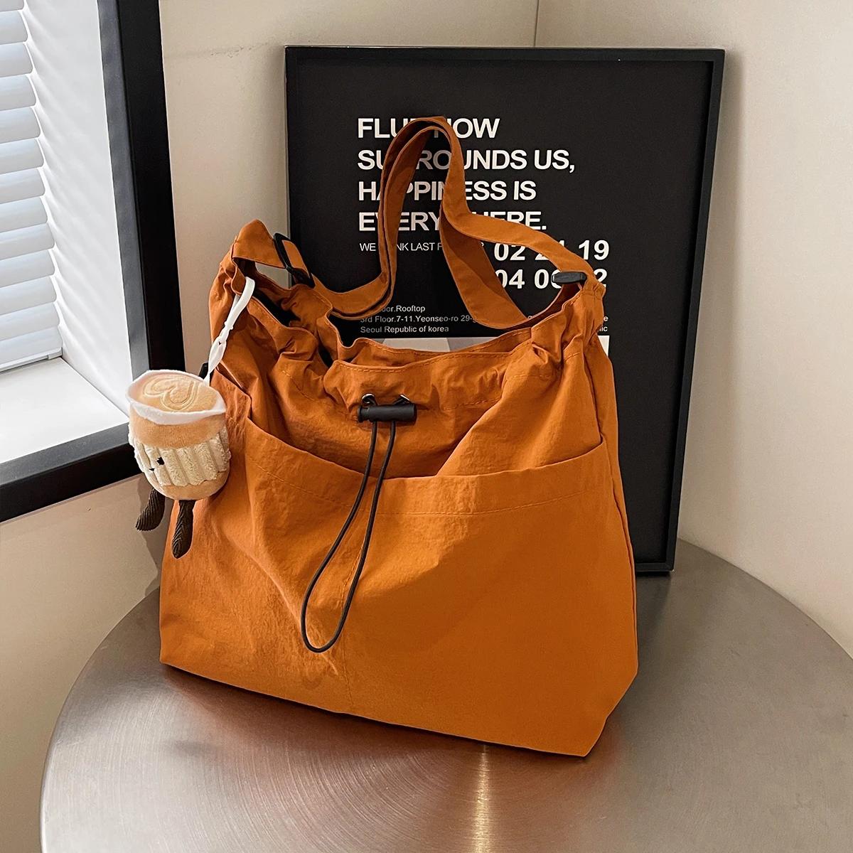 

Сумка-тоут для женщин, легкий нейлон с подвеской в виде куклы-ведра, завязками на шнурке, не сминается, и магнитной застежкой, сумка через плечо для ежедневного использования