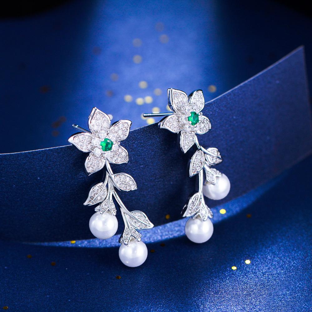 Dynamic Luxury Leaf Pearl Earrings Zircon Flower Design Tassel Long Earrings