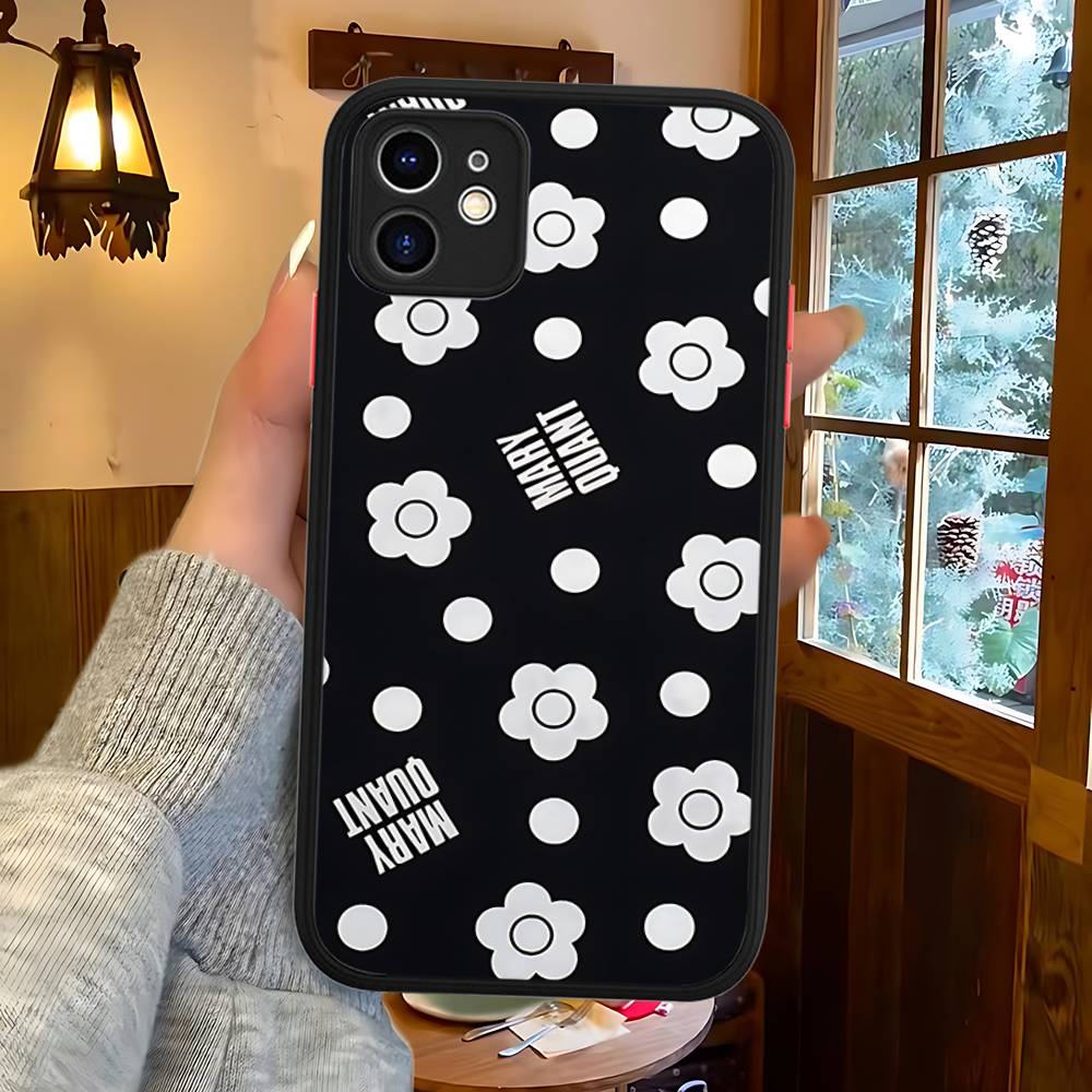 

Fashion Pop Mary Quant For IPhone 16 15 14 13 12 11 Pro Max X XS MAX Plus Translucent Black Phone Cover iphone 15 pro