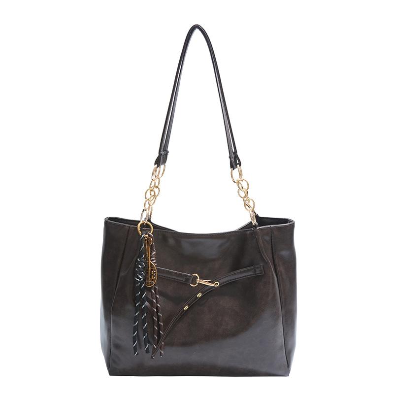 

Vintage oil wax pitot bag women s 2025 new large-capacity shoulder bag, high-end commuting versatile messenger bag