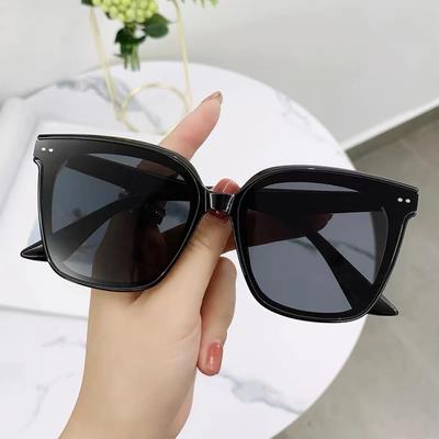New Fashion Big Square Sunglasses Vintage Luxury Designer Shades for Women Men Unisex UV Protection