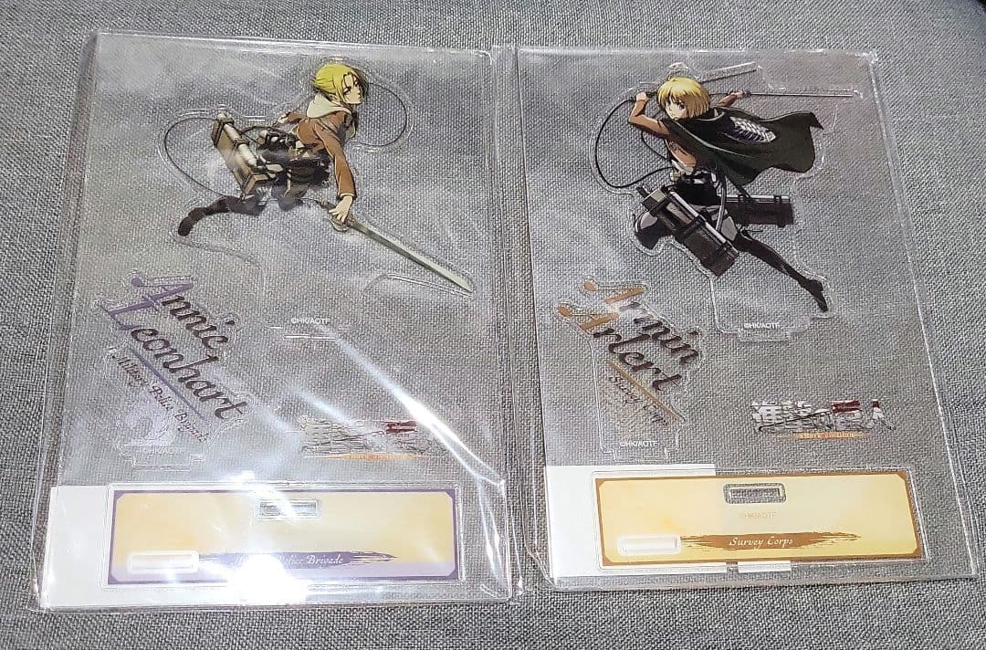 

[USED] Attack on Titan Armin Arlert Annie Leonhart Acrylic Stand