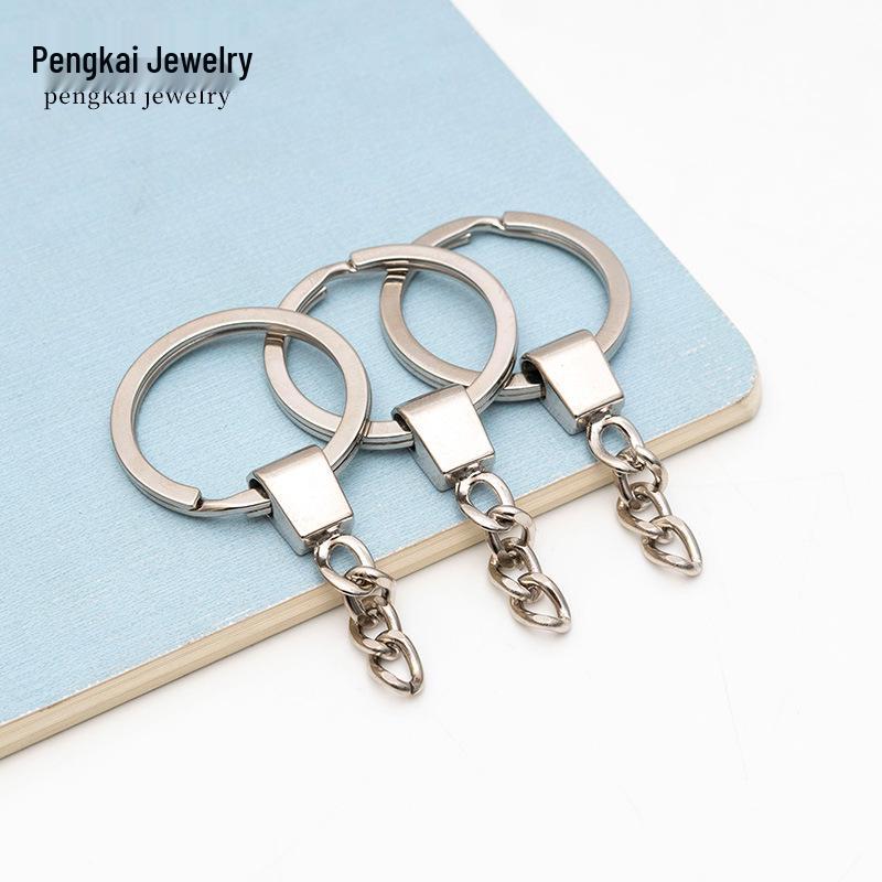Alloy Head Car Keychain with 4-Section Chain, Metal Keyring, and DIY Pendant Accessory.
