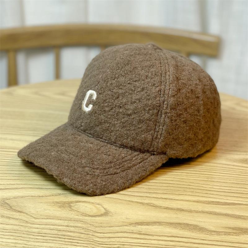 

Женская бейсболка Зимняя Повседневная Черная Корейская Версия Универсальная Подчеркивающая Маленькое Лицо Вышивка Буквы C Осенняя Кепка с Козырьком Adjustable