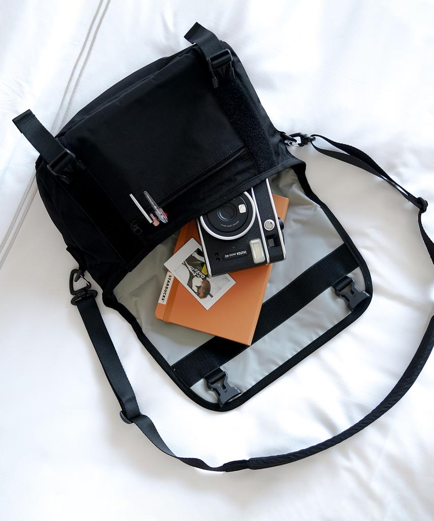 Scoupe The Air Messenger Bag Beige