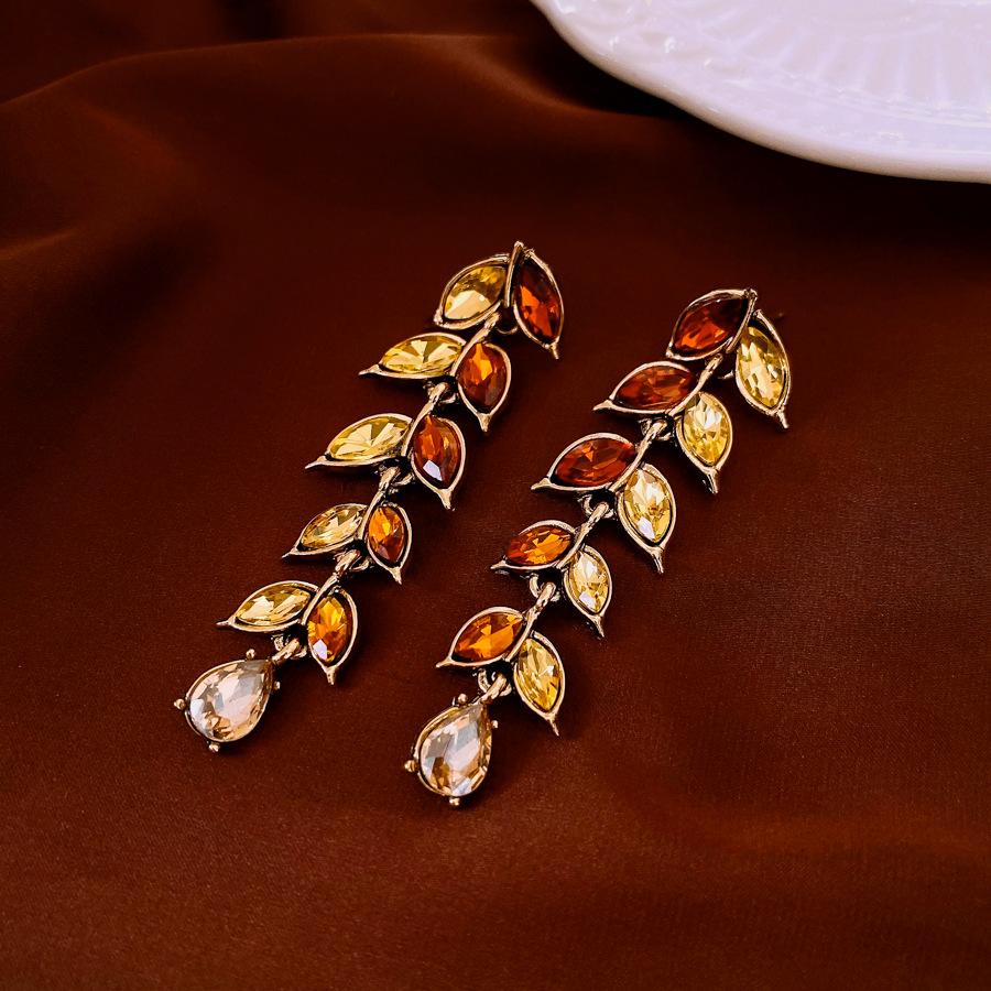 

Old Money Wind Diamond Wheat Ear Pendant Necklace Retro Exaggerated Personality Sweater Chain Trend Item