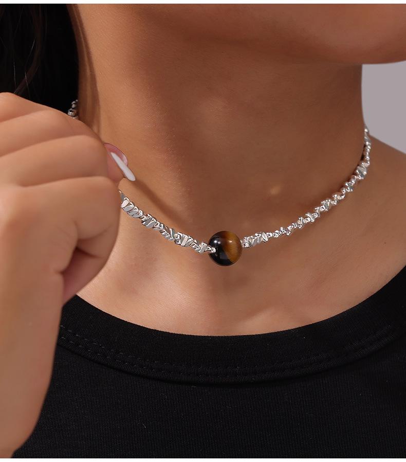 Minimalistyczny koreański naszyjnik z zawieszką z tygrysiego oka z łączonym srebrem próby 925 i designem ze stali tytanowej