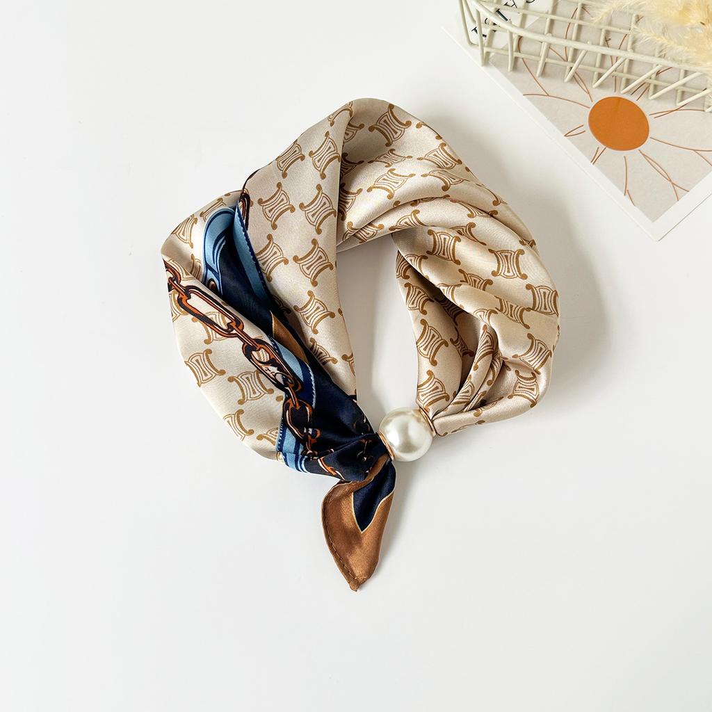 Scialle Semplice in Seta con Stampa Anacardi Piccola per Primavera ed Estate Collana Sottile di Perle Sciarpa Triangolare Magnetica Ciondolo Sciarpa in Seta Sciarpa con Ciondolo