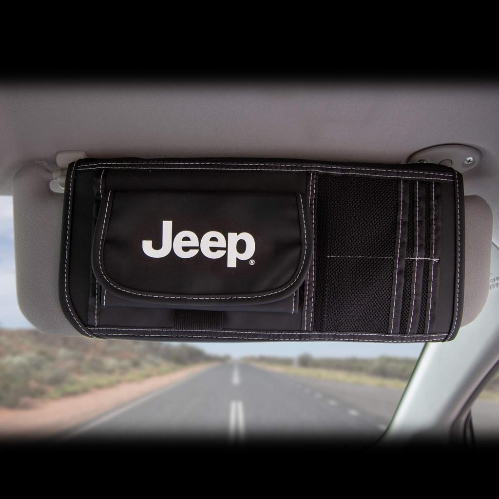 Plasticolor 006196R01 Jeep Logo Auto LKW SUV Sonnenblende Auto Innenraumtasche Zulassungsdokument Persönliche Sonnenbrillen Aufbewahrungstasche Organizer