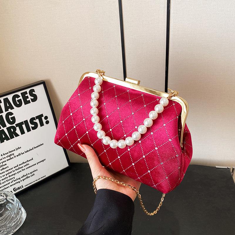 

Модная бархатная женская сумка-мессенджер 2024 года, новая сумка-ракушка, текстурная цепочка, сумка через плечо, простая модная сумка красный