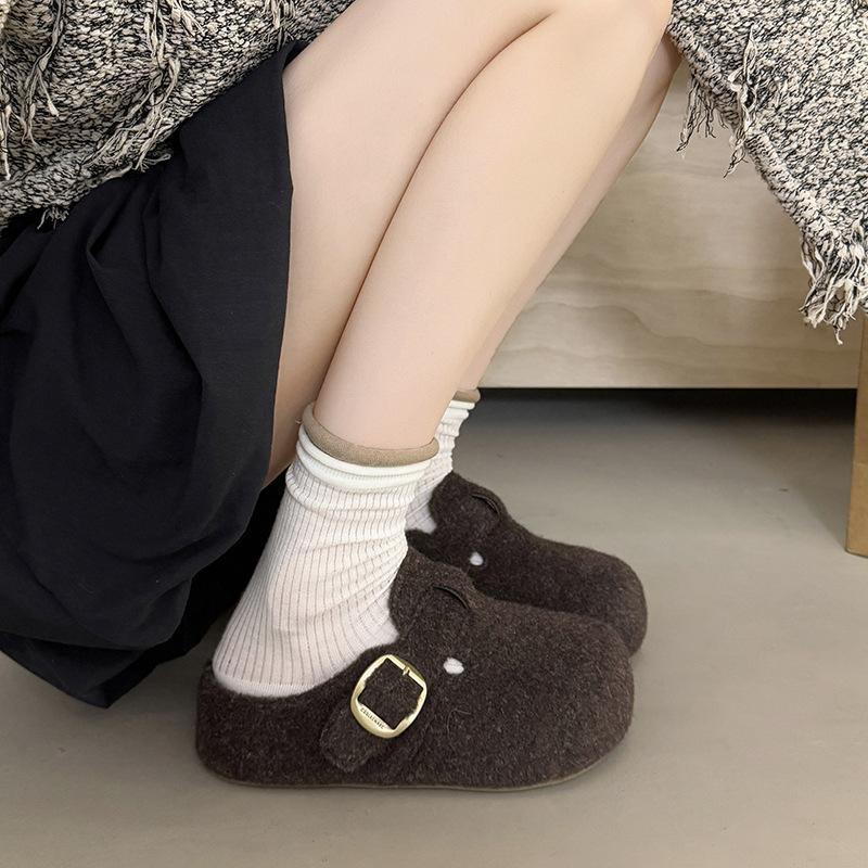 The woolen bag head woman wears a new thick bottom to increase the height, and the lazy person pedals half slippers with one foot.