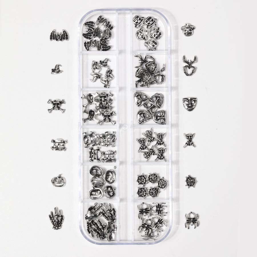 2024 Halloween Nagelkunst Set: Totenkopf, Geist, Spinne & Fledermaus Legierungsdekorationen