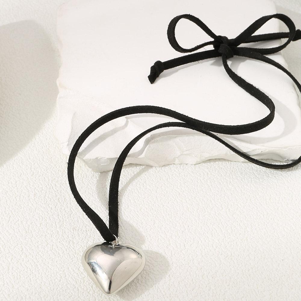 Heart Pendant Necklace Vintage Aesthetic Love Inspired Choker New Fashion Romantic Heart Necklace for Women