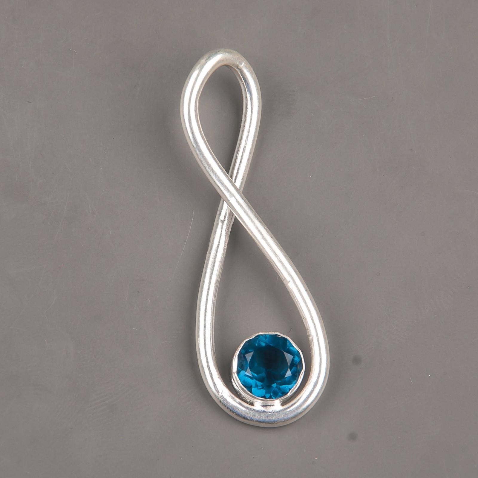 

Лондонский голубой топаз Драгоценный камень 925 стерлинговое серебро Ювелирное изделие Ручной работы Подвеска 1,66 PP-20-4