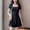 Einfarbige Falten-Quadratkragen-Sexy Sommerkleid mit taillierter Taille und A-Linien-Rock
