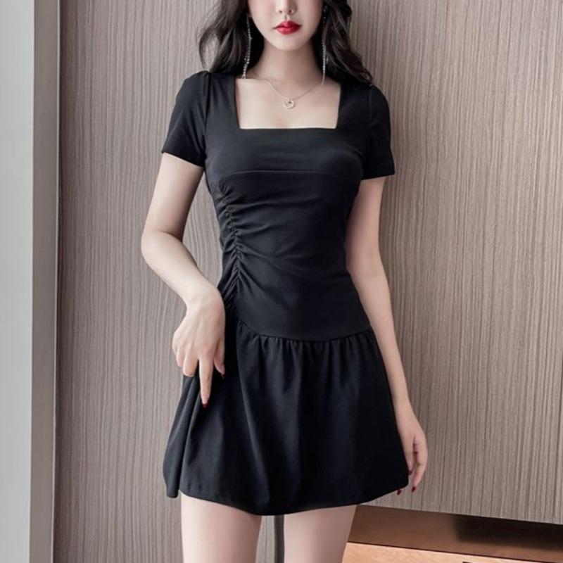 Einfarbige Falten-Quadratkragen-Sexy Sommerkleid mit taillierter Taille und A-Linien-Rock