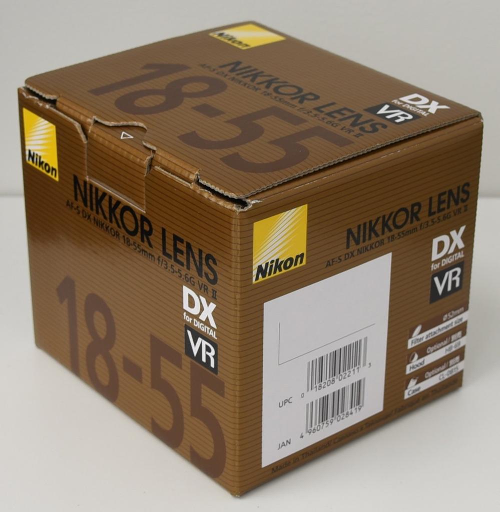 Nikon standard zoom lens AF-S DX NIKKOR 18-55mm f/3.5-5.6G VR II for Nikon DX format only