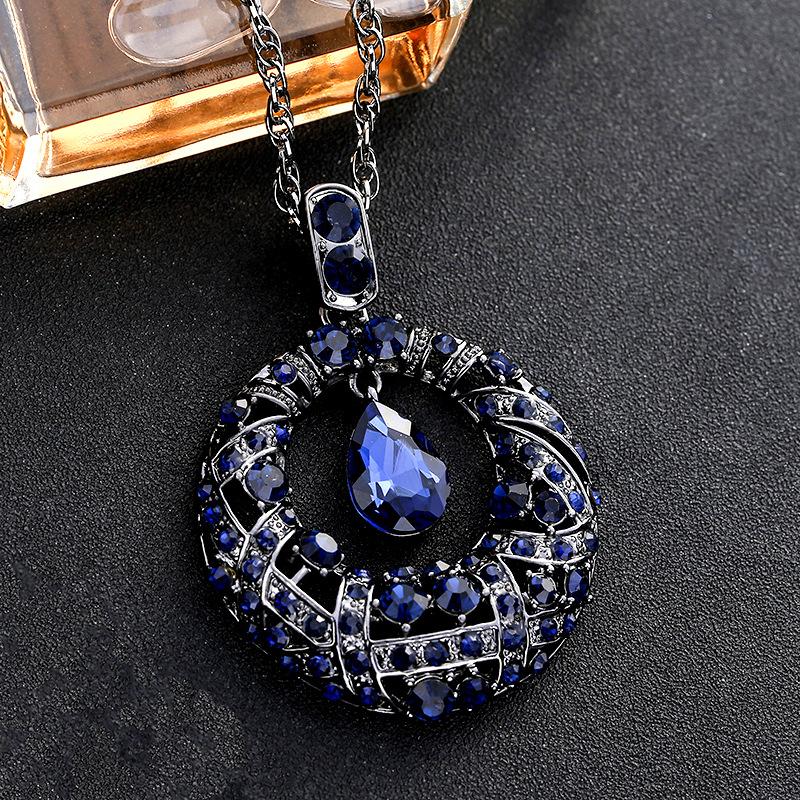 Retro Round Diamond-encrusted Long Women's Atmosphere Versatile Crystal Sweater Chain Design Sense