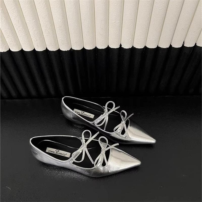 In the spring and autumn of 2024, the new Korean flat-bottomed pointed single shoes, women's bows, shallow mouths, and Mary Jane shoes.