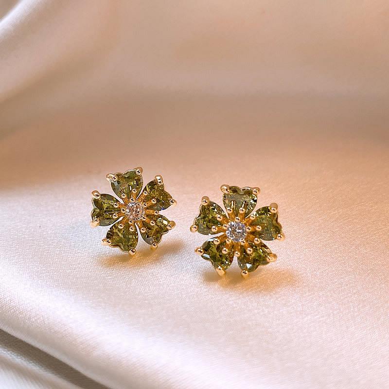 

Серьги-пусеты в виде цветка любви с бриллиантами, модные изысканные серьги, легкая роскошь, высокий темперамент, универсальные серьги для женщин