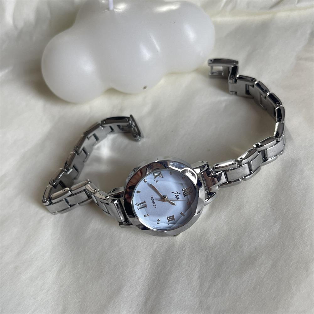 Exquisite Golden Wrist Watch Light Luxury Quartz Wristwatch Classic Women Watch Accessories