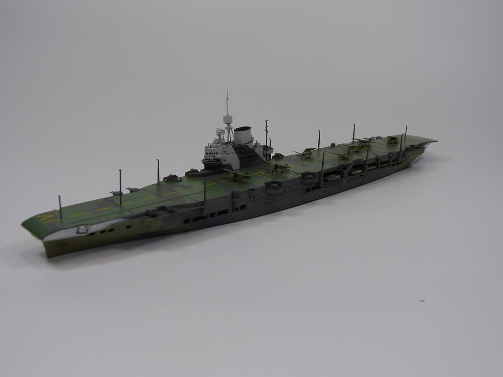 Aoshima Bunka Kyozai Waterline Series 717 Royal Navy Aircraft Carrier HMS Victorious Plastic Model 1/700 No.