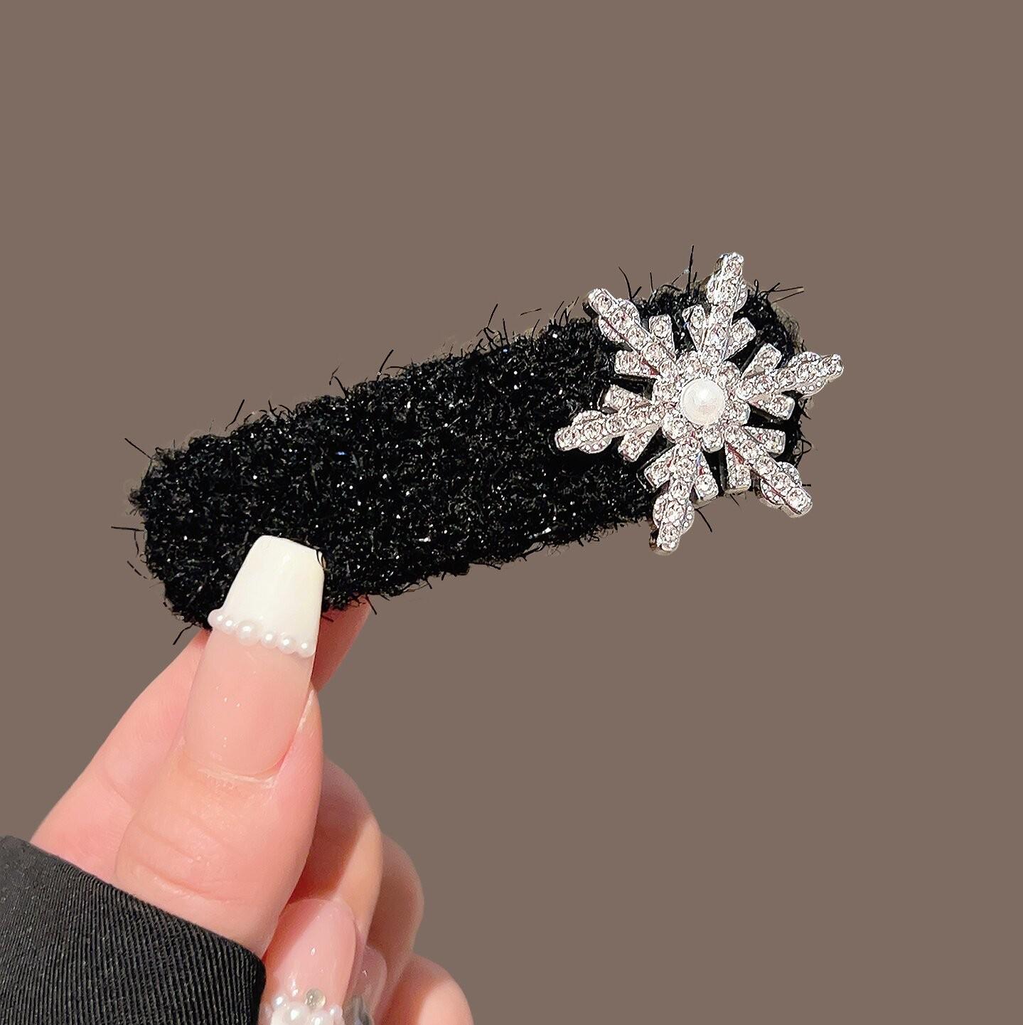 Red Plush Snowflake Hair Clip - Festive New Year Accessory for Women s Hair