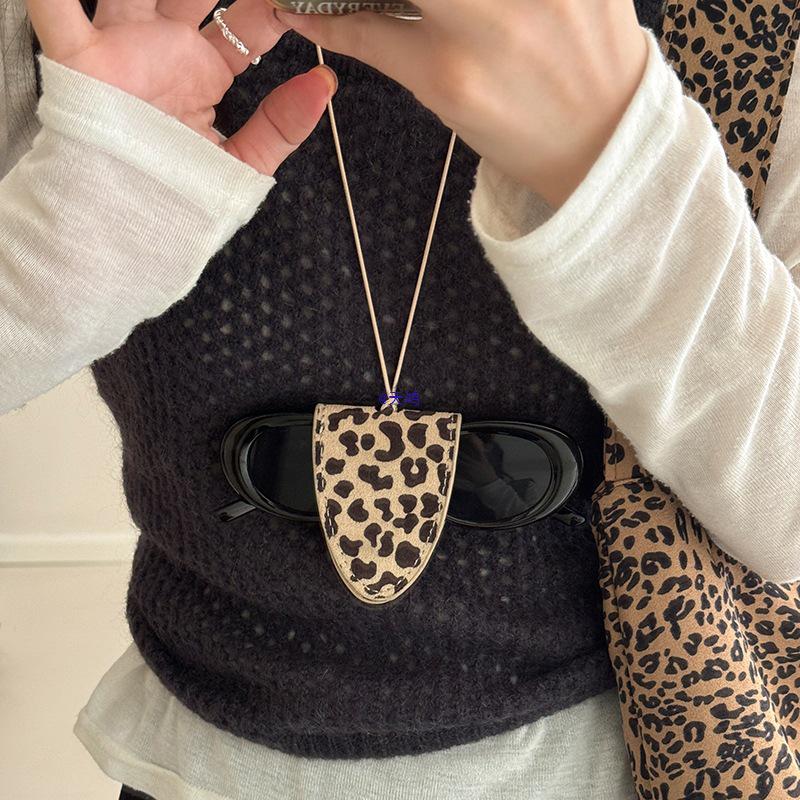 Magnetische Lesebrillen-Halskette mit Leopardenmuster: Damen Sonnenbrillen-Lanyard für den Außenbereich & Dekorative Clip-Ketten-Accessoire