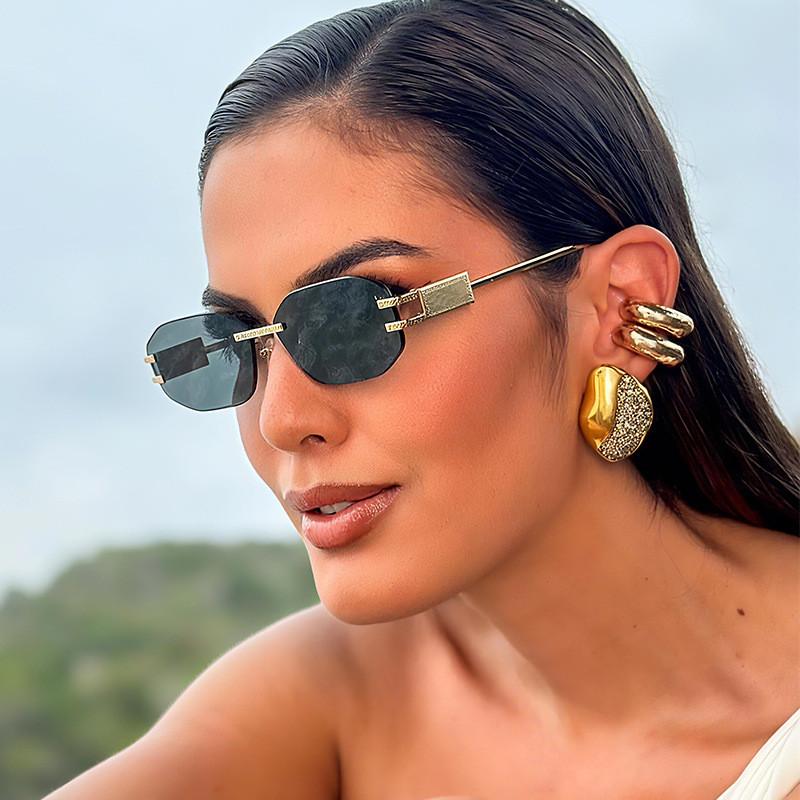 Polygon Shape Fashion Sun Glasses With Metal Frame And Black Pc Lenses For Casual Wear And Parties