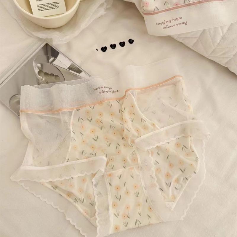 Women's Thin Fashion New Micro Permeable Sweet Breathable Triangle Underwear