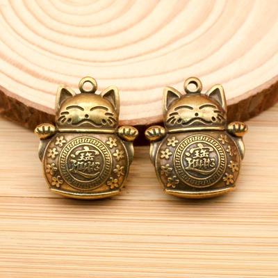 Solidny mosiężny brelok do kluczy Lucky Cat: Wyroby z miedzi w stylu retro dla mężczyzn i kobiet – stylowy dodatek do samochodu.
