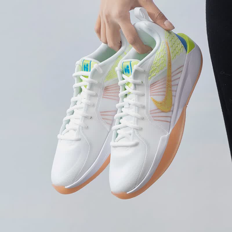 Nike Sabrina 2 SE GS Hesi Hitter Kinder-Sneaker Weiß Light-Lemon-Twist Aprikosen-Achat HF1188-100