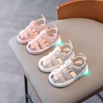 Koreansk Stil Enfärgade Blinkande Babysandaler - 2024 Sommar Nya Strandmjuka Sulor Skor för Småflickor
