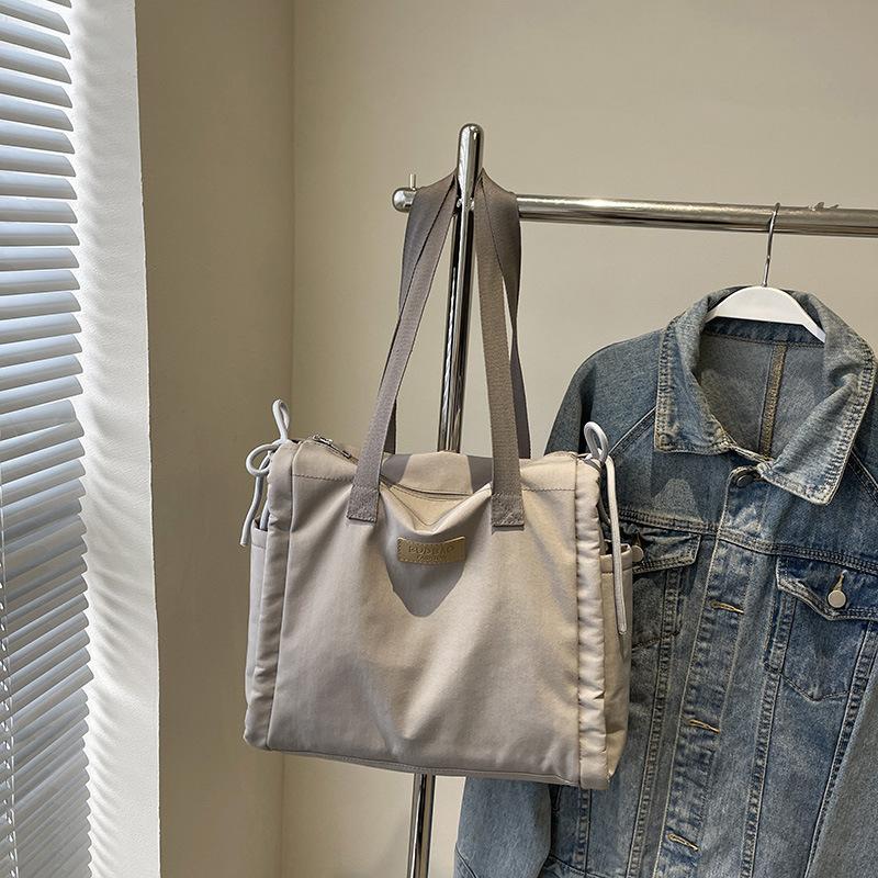 

Large capacity casual bag women s new fashion versatile tote bag simple commuter shoulder bag серый