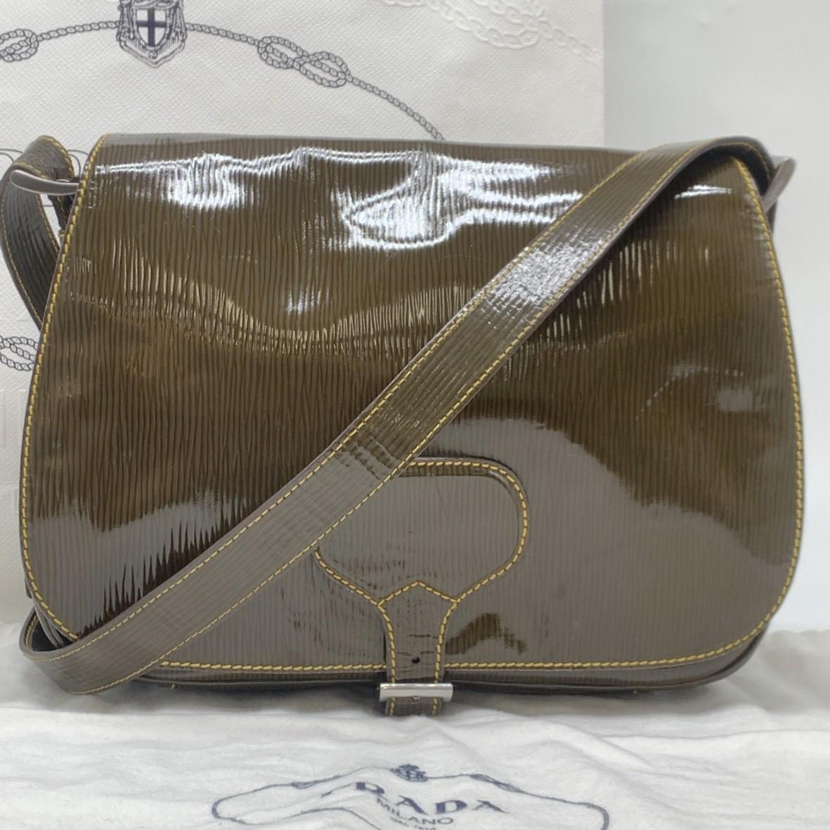 

PRADA One Shoulder Messenger Hobo Crossbody Shoulder Bag Patent Leather Enamel Triangle Logo Plate Khaki Brown