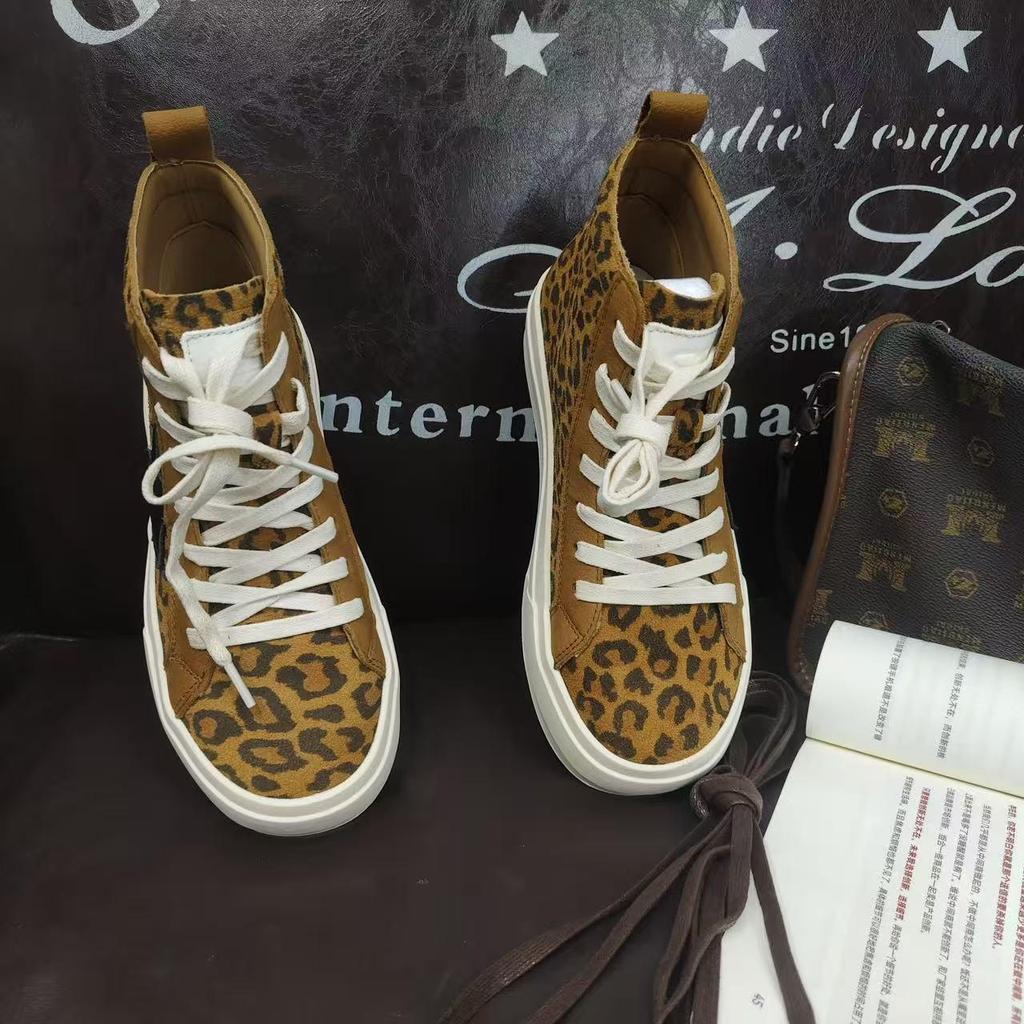 Höst 2025 Högskurna Casual Sneakers som Ökar Längden: Äkta Läder, Tjock Sula, Rund Tå, Snörning.