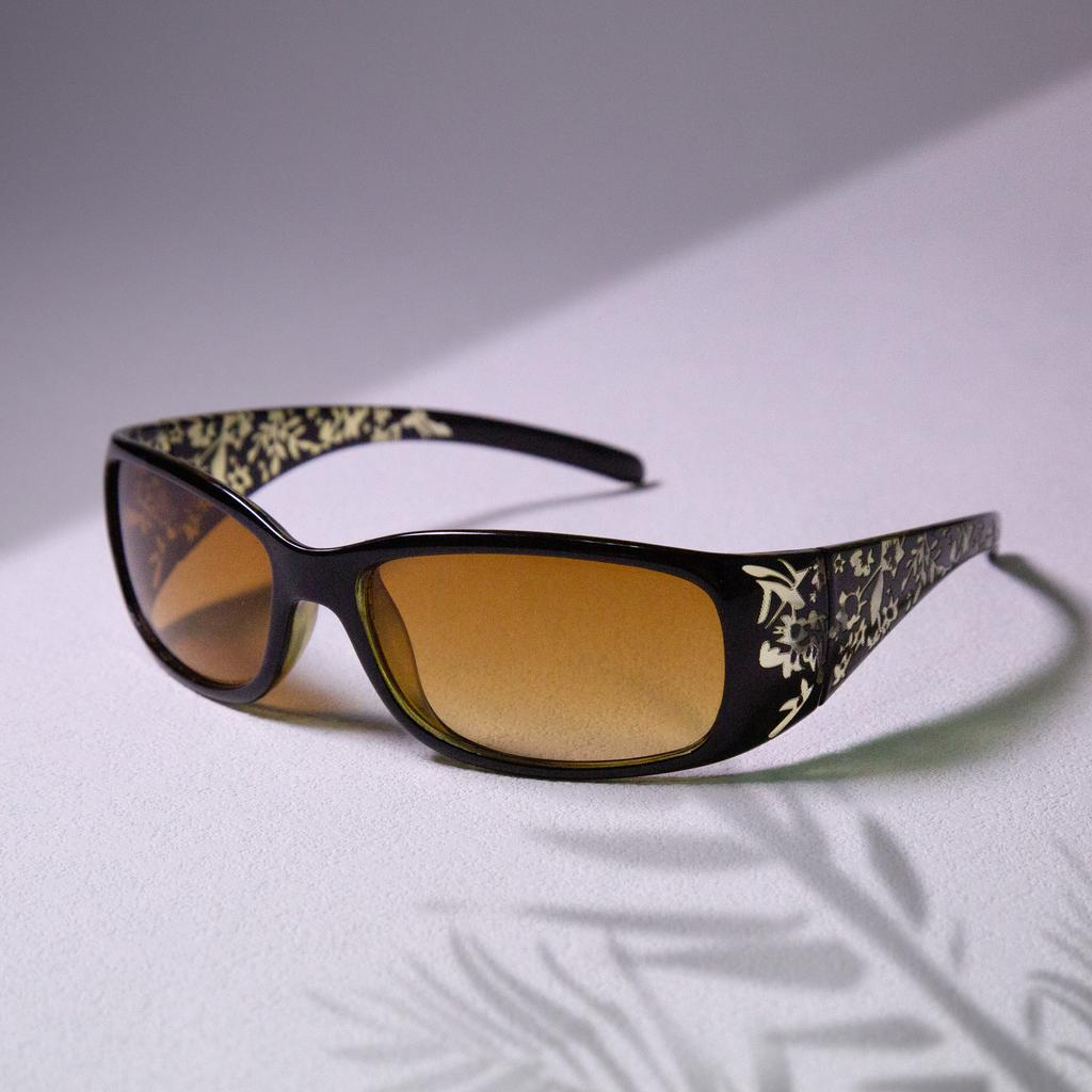 Fashion New Y2K Ladies Pattern Relief Square Small Frame Sunglasses Retro Style Elegant Summer Vacation Beach Glasses
