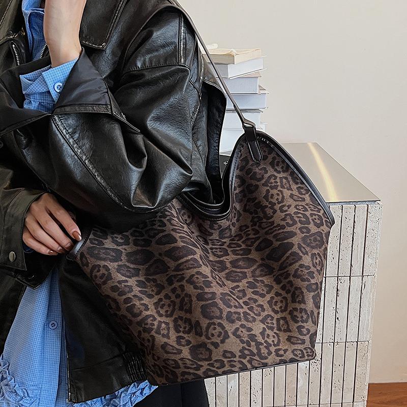 Leopard print tote autumn new women's retro large-capacity shoulder bag commuter bag retro fashion bag