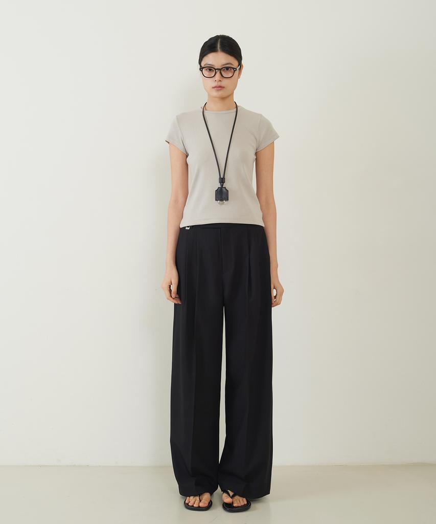 FROMWHERE Classic Double-Pleated Slacks Black
