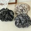 Übergroße Haarbänder mit Rüschenrand und Blumenmuster, Hohes Volumen, Visuell aufwertende Scrunchies, Ästhetische Haarteile im Pastorallook