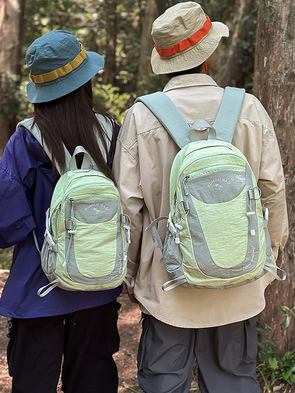 Stilvoller Leichter Wanderrucksack: Reisefreundliche Outdoor-Ausrüstung für Paare