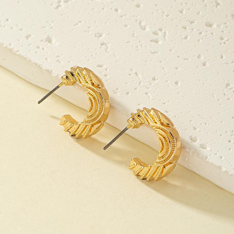 Women's Korean Geometric Circle Earrings - Simple, Trendy, Commuter Studs