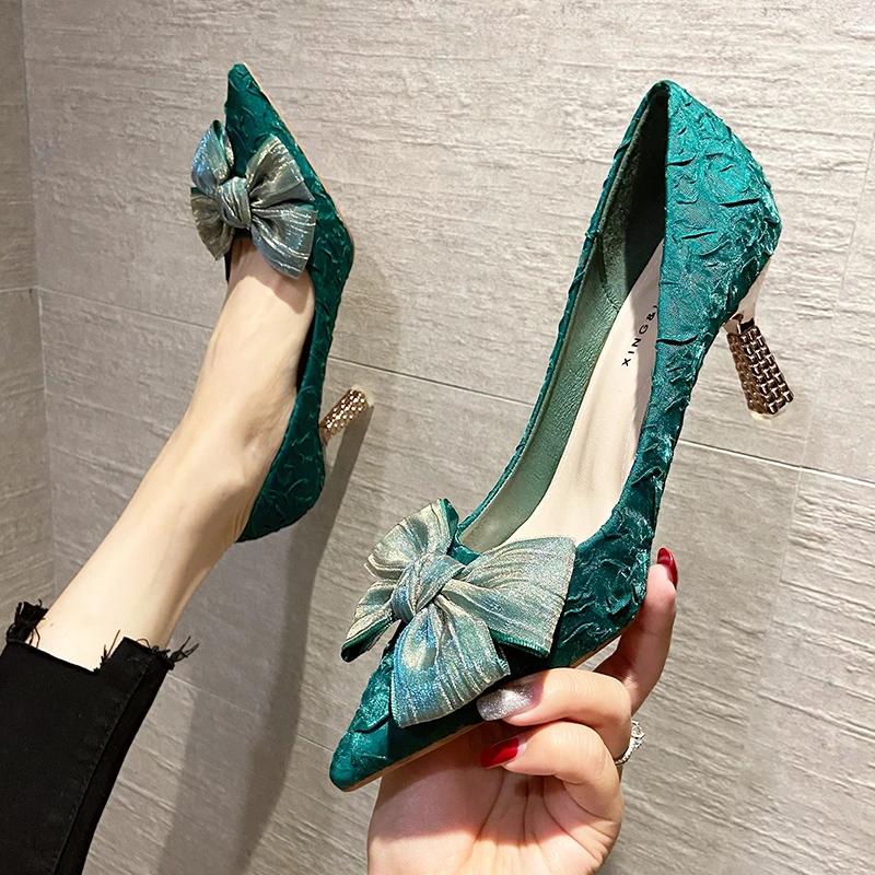 Zapatos de Tacón Alto con Lazo de Seda Verde para Mujer Sexy Punta Fina Tacón de Aguja Metálico Zapatos para Boda Fiesta Mujer 2026 Primavera Bombas