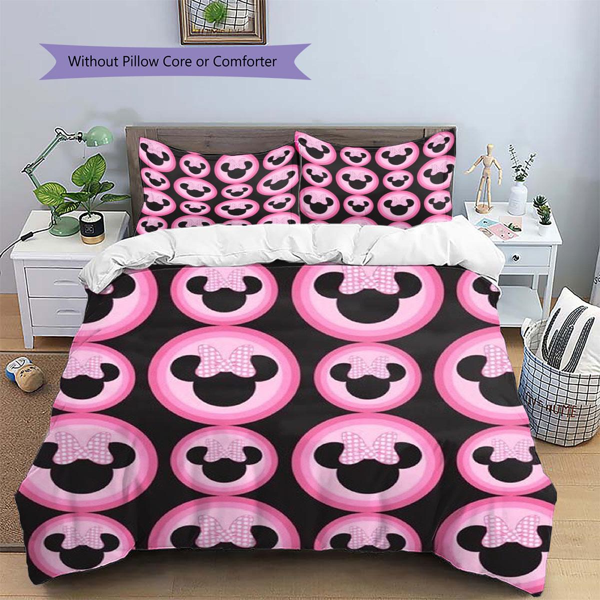 

Sweet and cool Minnie Mouse themed print bedding set, warm and comfortable, the perfect choice to decorate a child s bedroom. 135x200cm