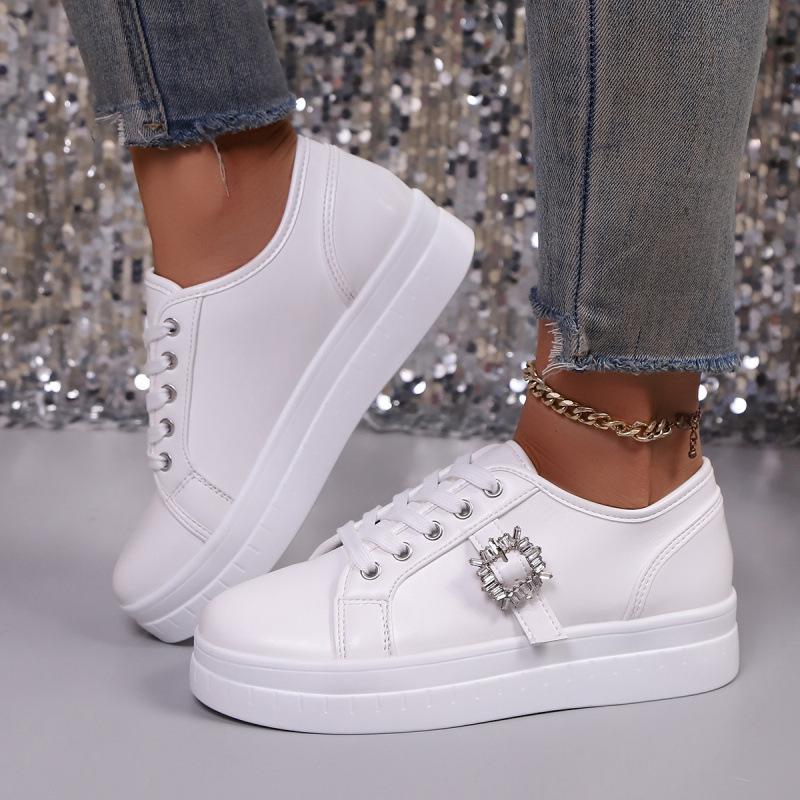 Glossy platform shoes, sports and leisure shoes, fashionable buckle decoration, blessing casual and comfortable board shoes
